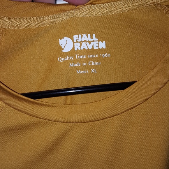 *SOLD*FJALL RAVEN Shirt - Picture 1 of 5